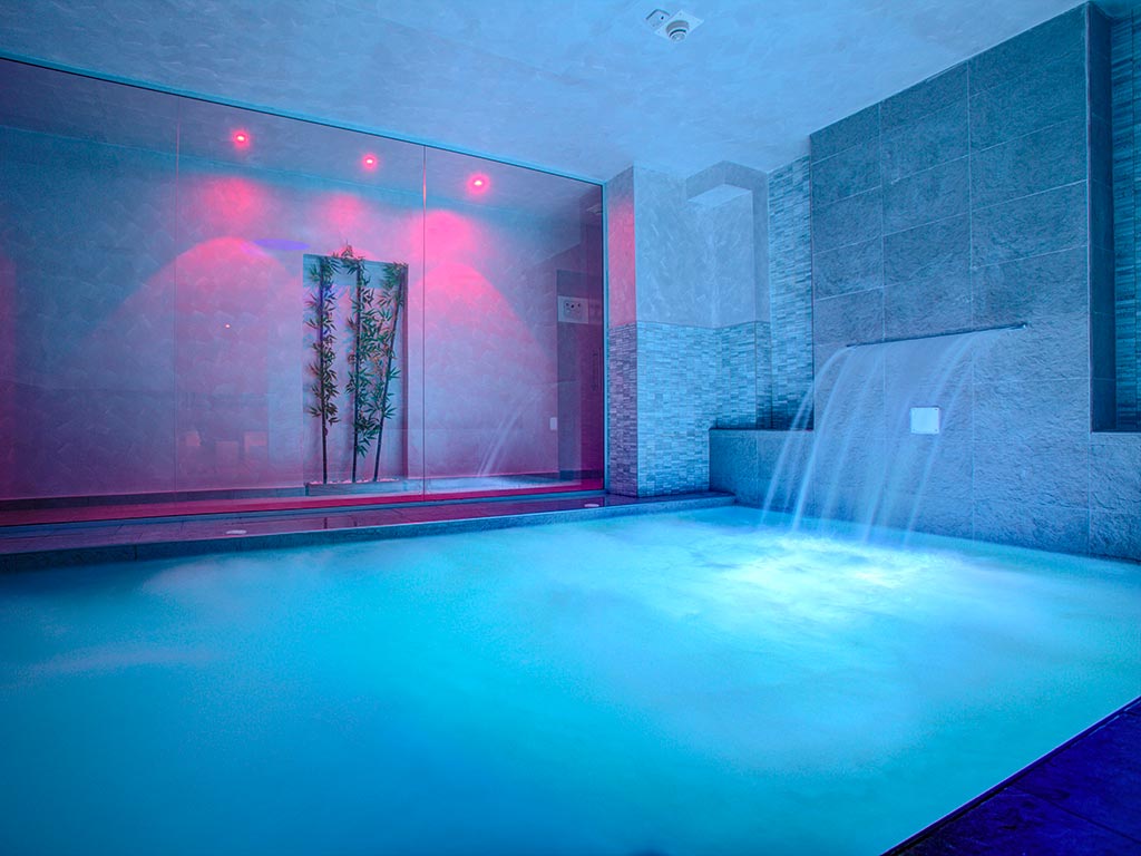 Wellness area - Heated swimming pool